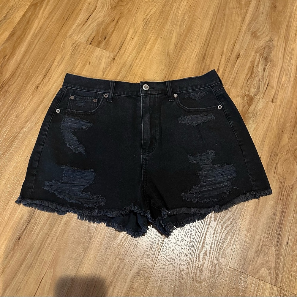American Eagle Mom Short Black Distressed Denim